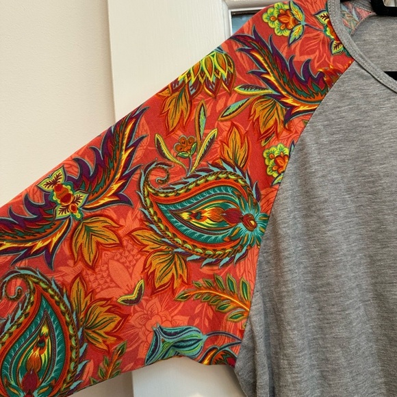 LuLaRoe Randy Baseball Raglan Sleeve Top Paisley Floral Plus Size 2X - Picture 6 of 10
